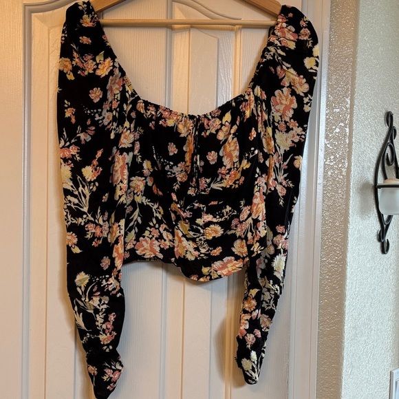 Free People Tops - Free People Hilary Floral Print Crop Top.